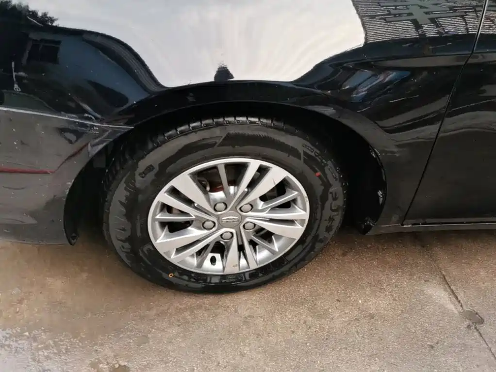 Фото 23 - Geely Emgrand
