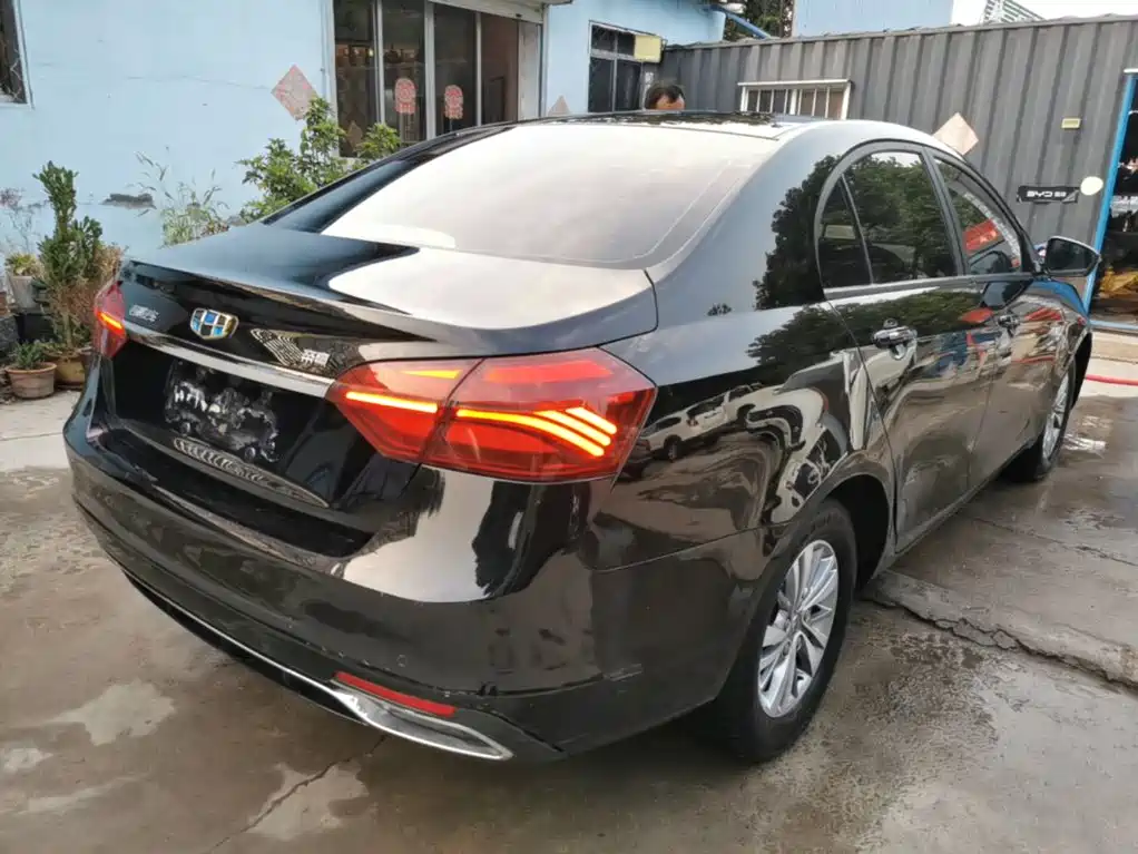 Фото 7 - Geely Emgrand