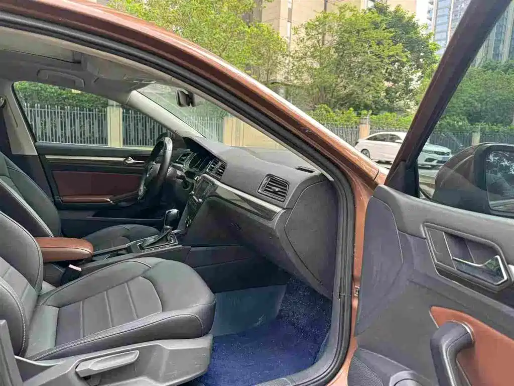 Volkswagen Lamando 2015 330TSI DSG Luxury Edition фото 8