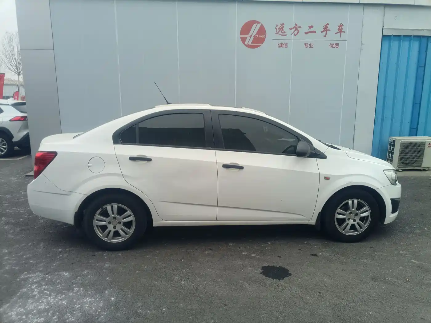 Chevrolet Aveo 2013 Sedan 1.4L AT Sunroof Edition фото 3