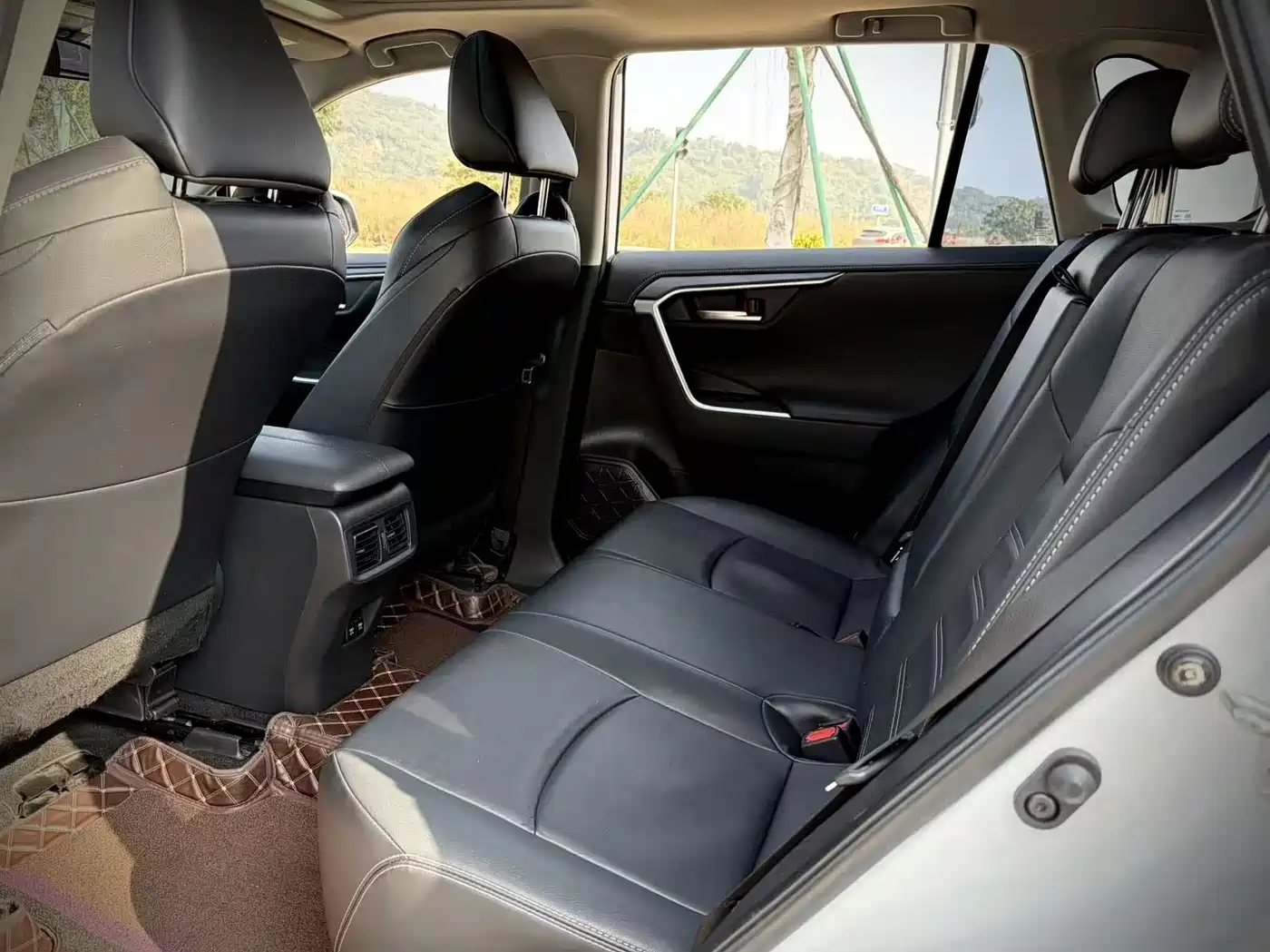 Toyota Wildlander 2021 2.0L CVT 4WD Luxury Edition фото 8