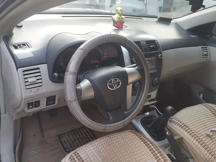 Фото 12 - Toyota Corolla