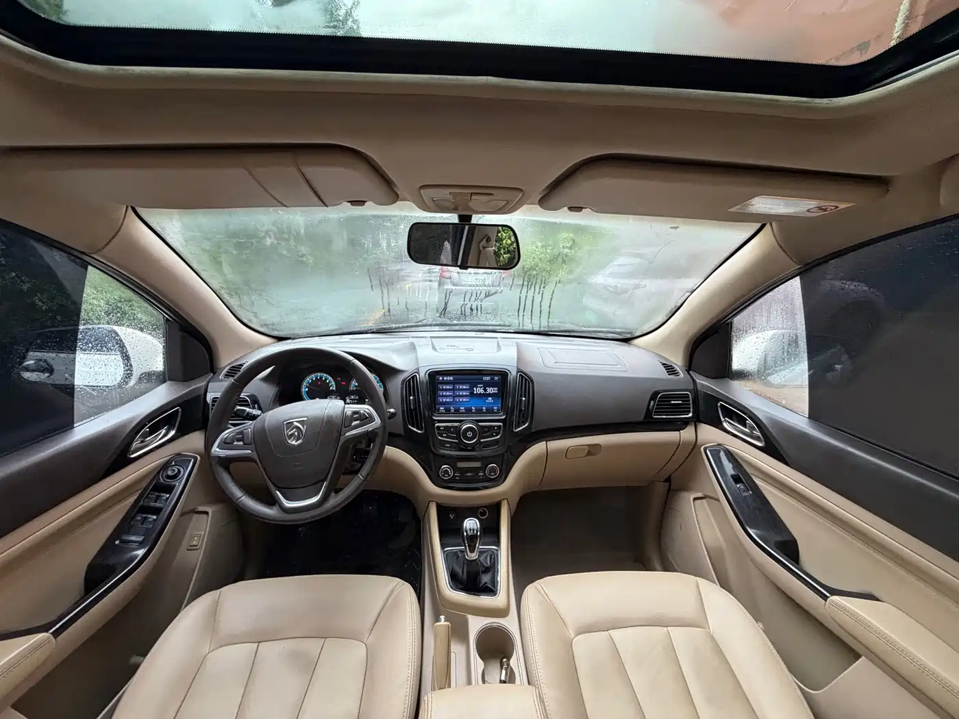Baojun 730 2015 2014 1.5L Manual Luxury Navigation ESP Edition 7-Seater
