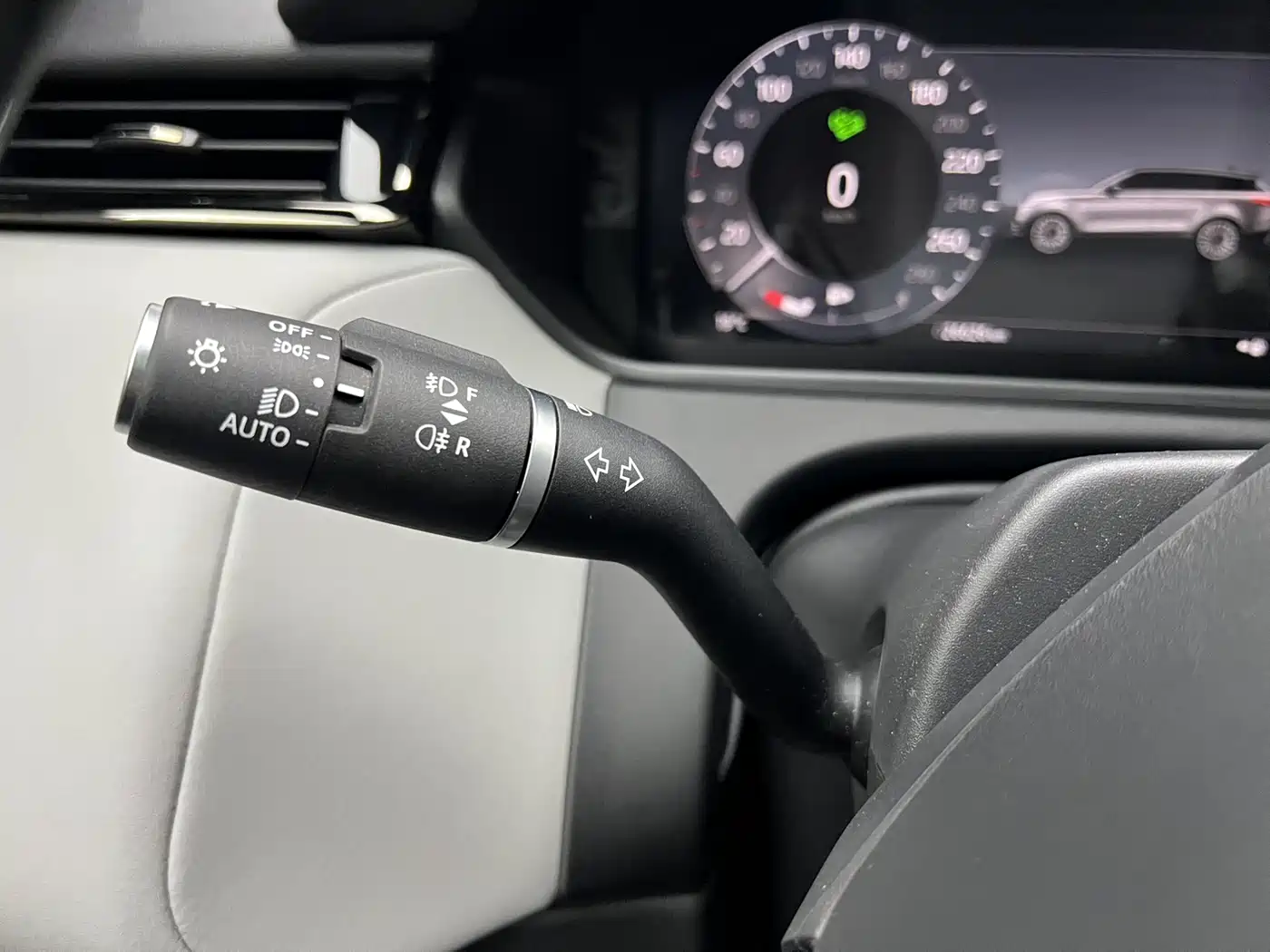 Land Rover Range Rover Velar 2024 Dynamic SE фото 6