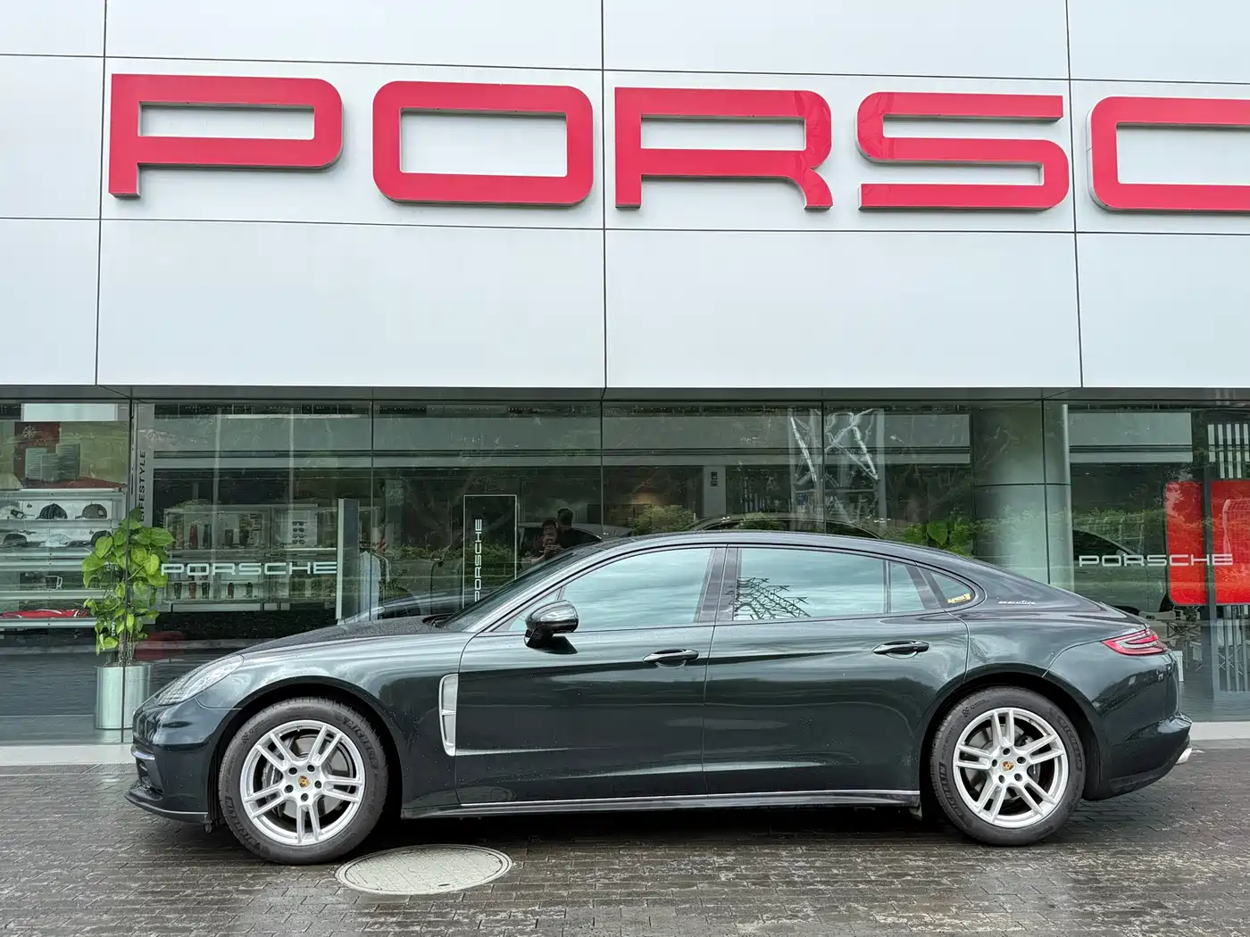 Porsche Panamera 2017 Panamera 4 Executive Long Wheelbase 3.0T фото 13