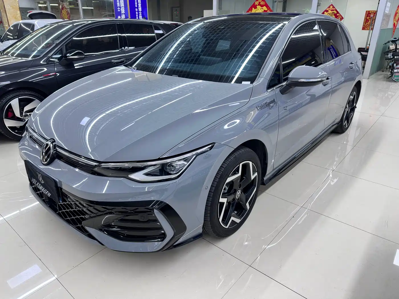 Volkswagen Golf 2025 300TSI R-Line