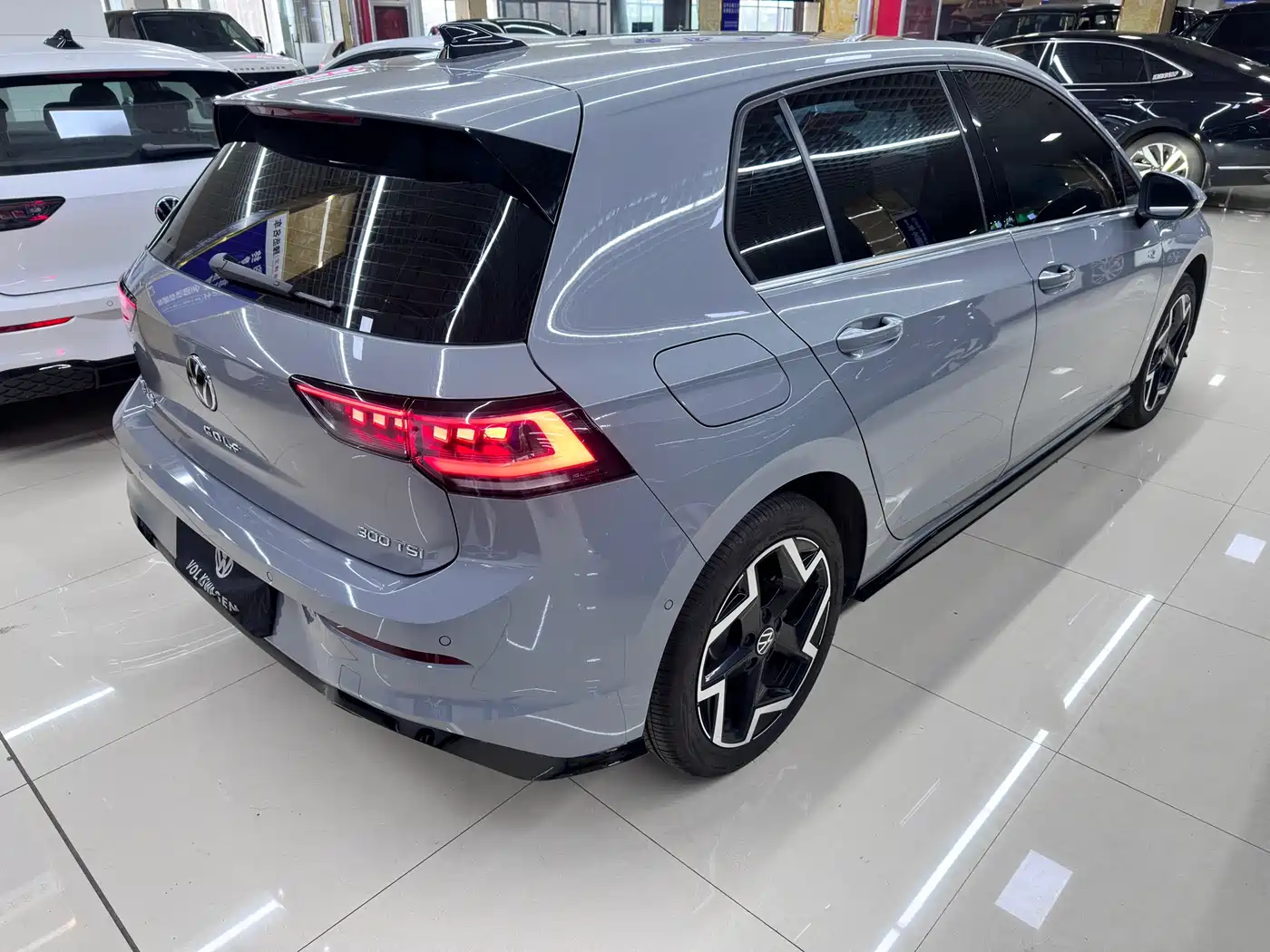 Volkswagen Golf 2025 300TSI R-Line фото 16
