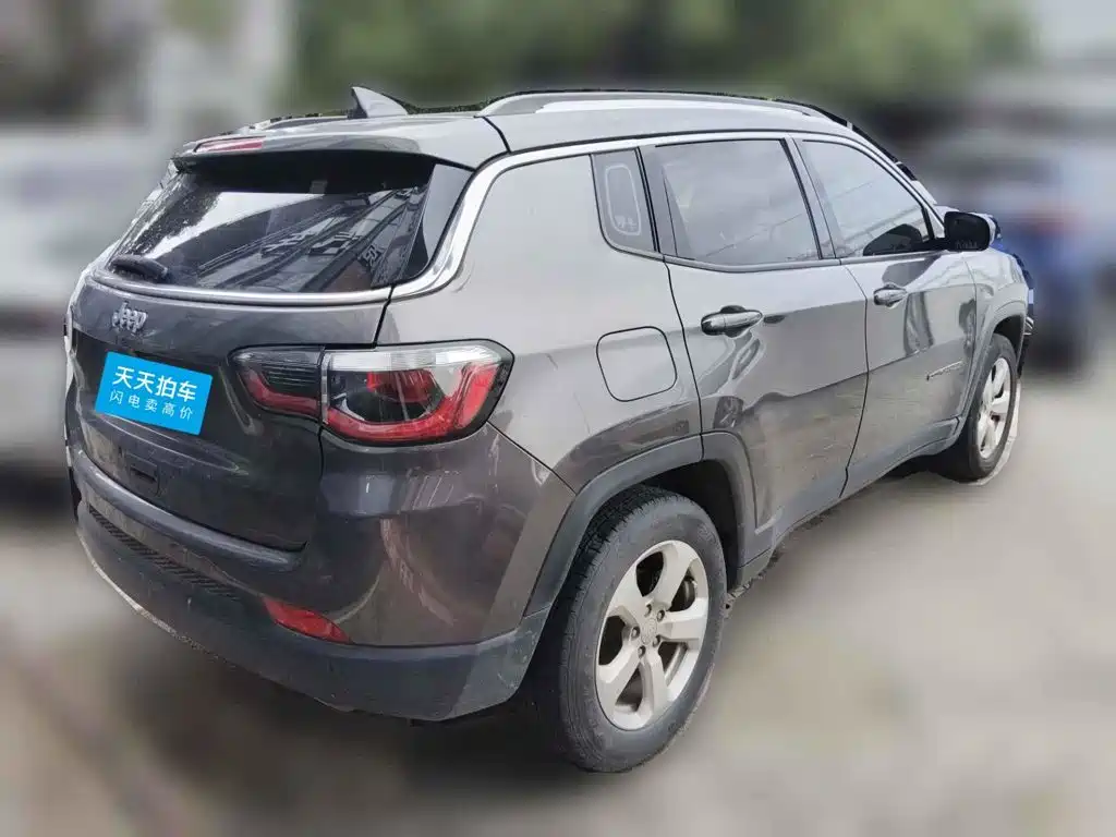 Фото 2 - Jeep Compass