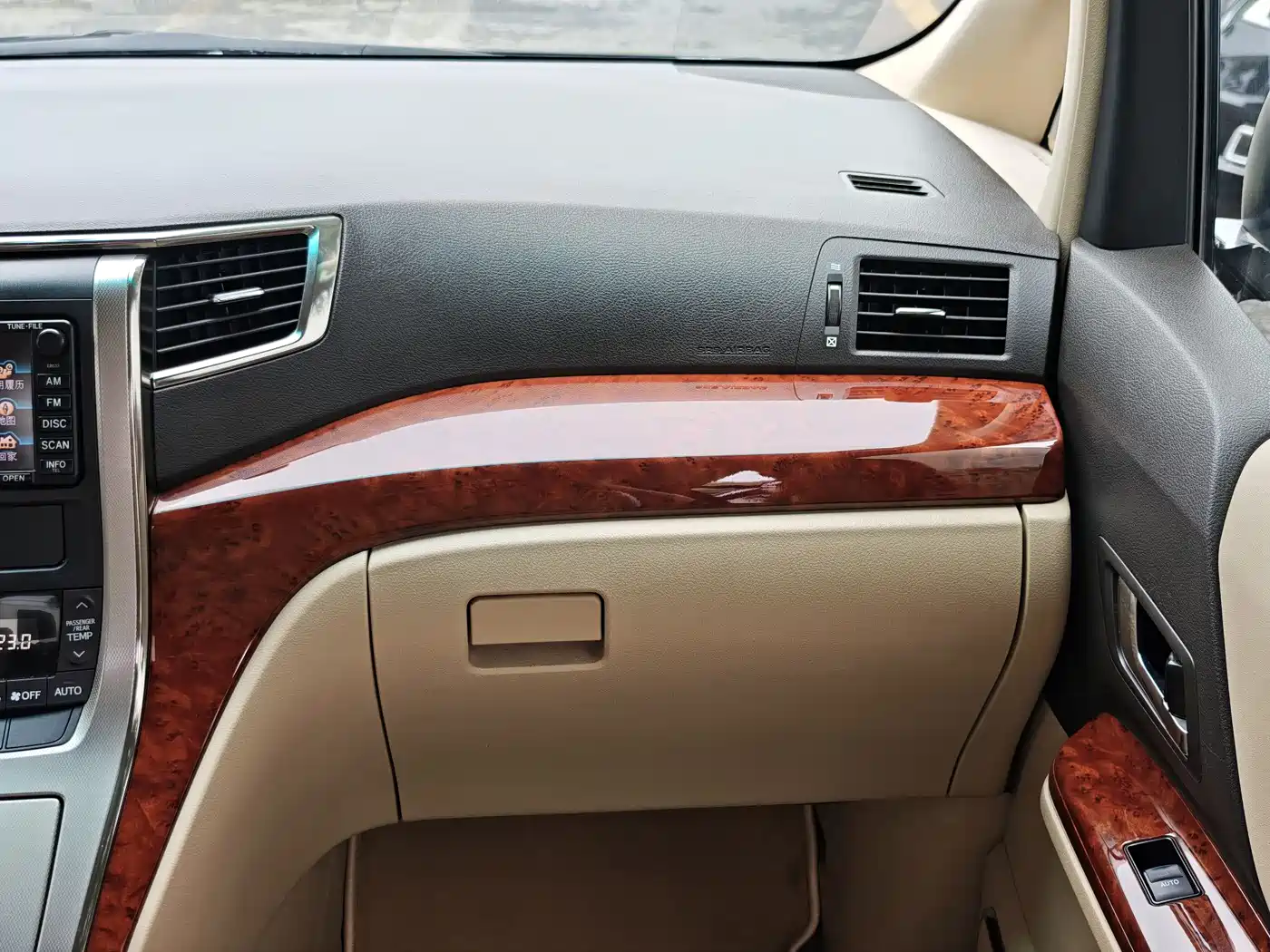 Toyota Alphard 2011 3.5L Luxury Edition фото 26