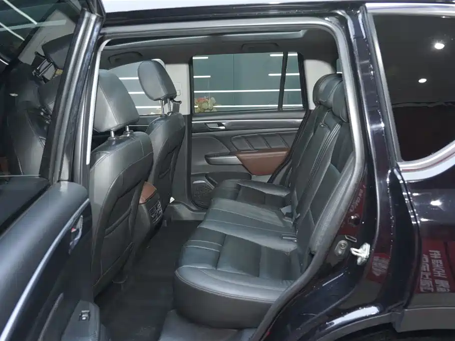 GAC Trumpchi Trumpchi GS7 2017 320T 2WD Luxury Smart Connect фото 17