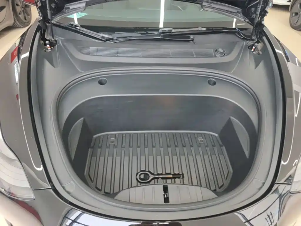 Фото 20 - Tesla Model 3