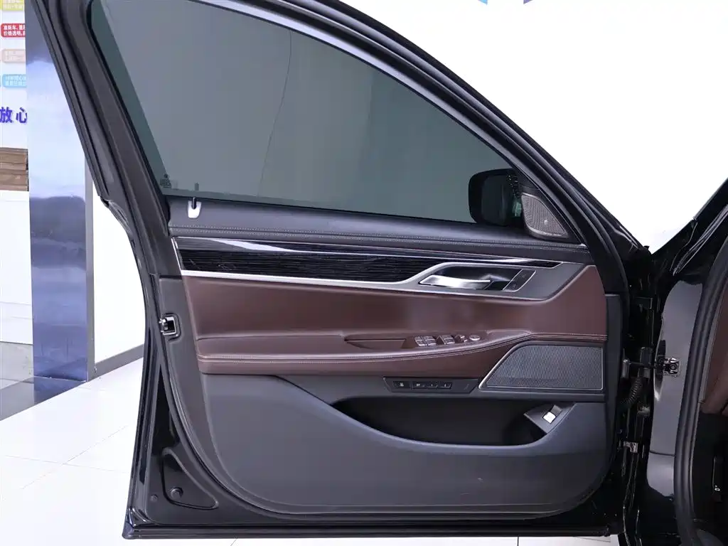 BMW 7 Series 2019 730Li M Sport Package фото 19