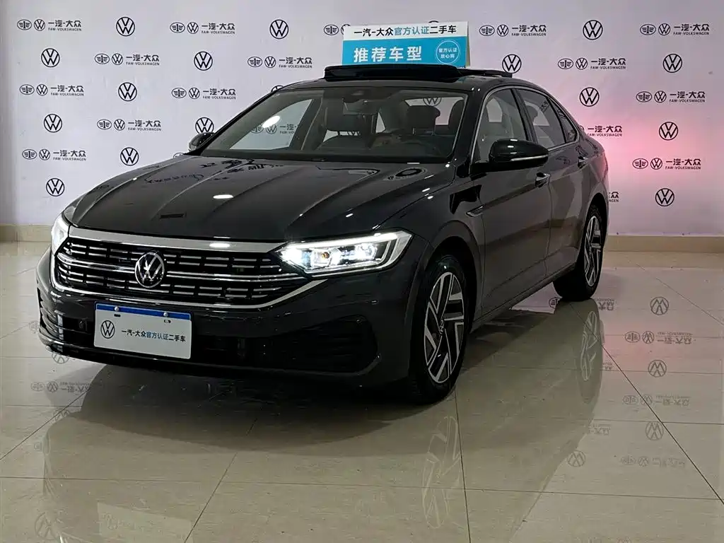 Photo 1 - Volkswagen Sagitar