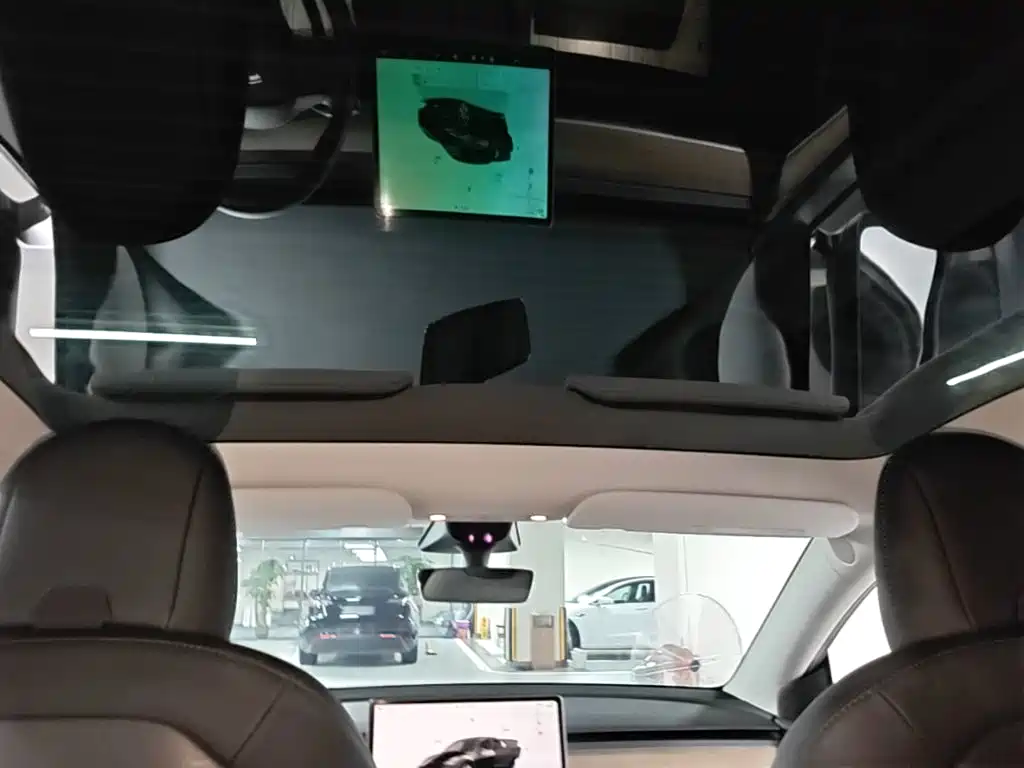 Фото 18 - Tesla Model Y
