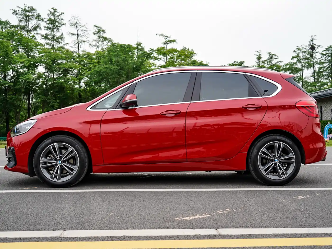 BMW 2 Series Touring 2019 218i Premium Sport Package фото 3