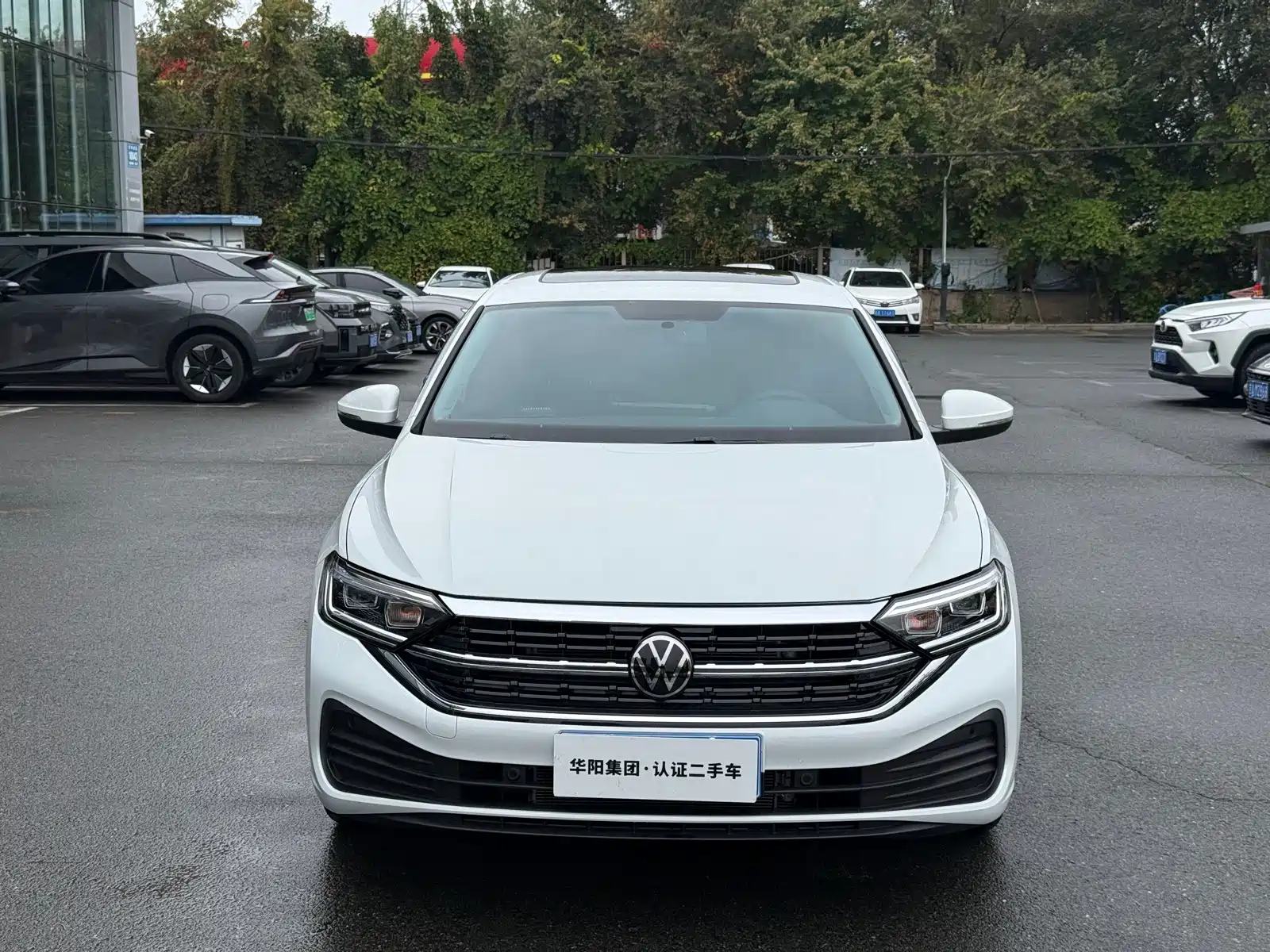 Photo 2 - Volkswagen Sagitar