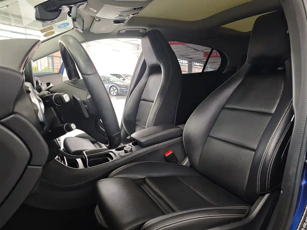 Mercedes-Benz GLA 2018 GLA 200 Dynamic фото 19
