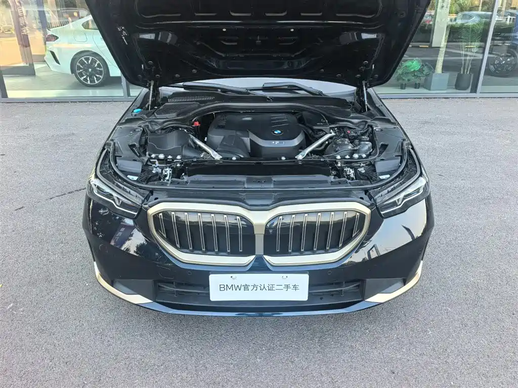Photo 21 - BMW 5 Series