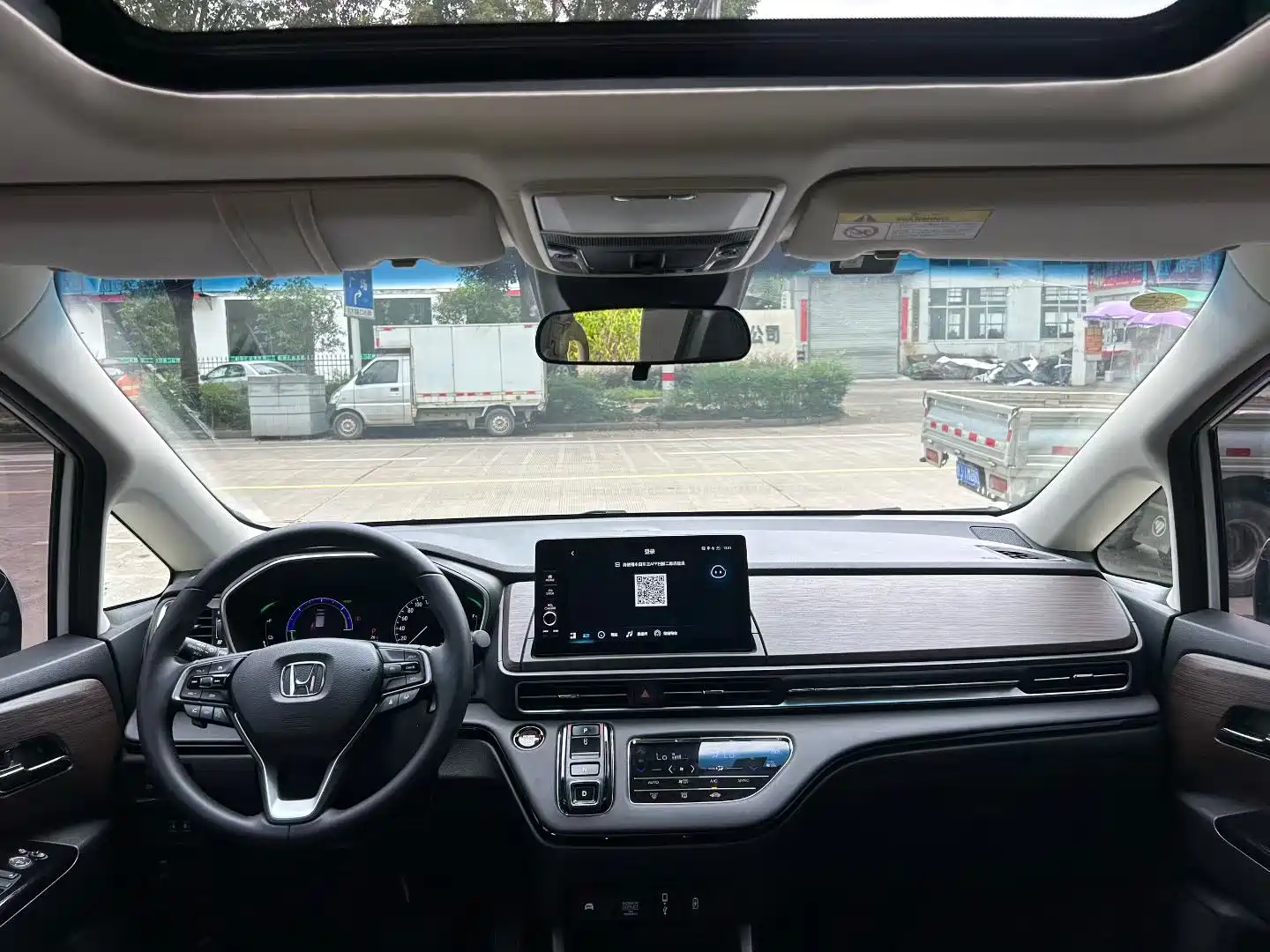 Photo 5 - Honda Odyssey