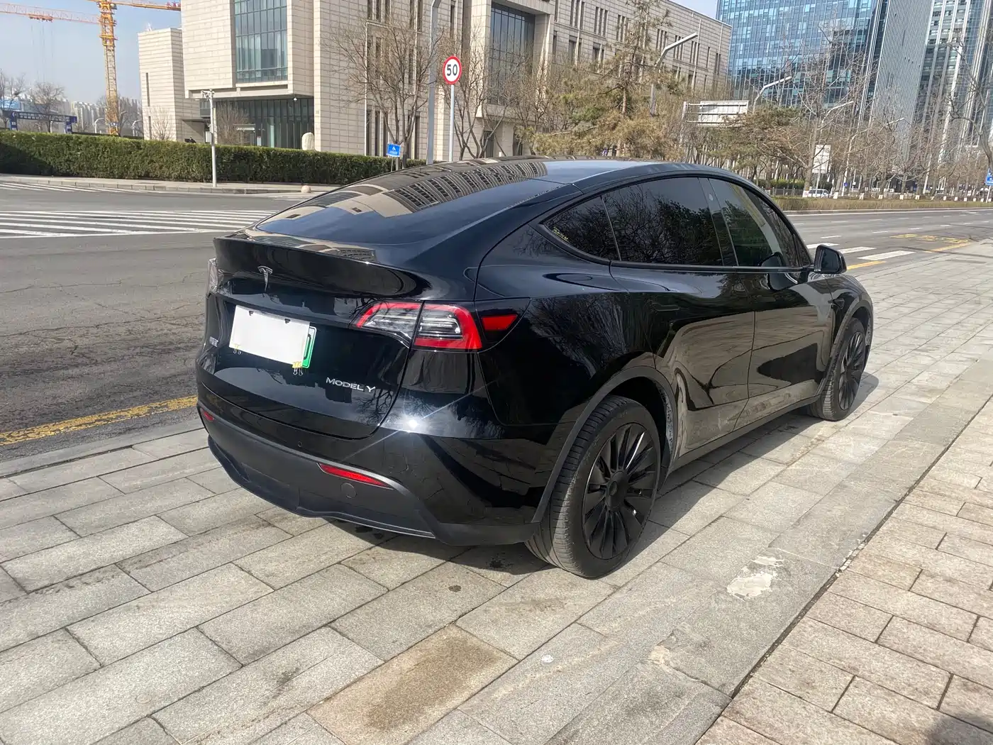 TESLA MODEL Y