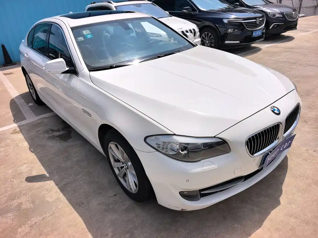 Photo 3 - BMW 5 Series