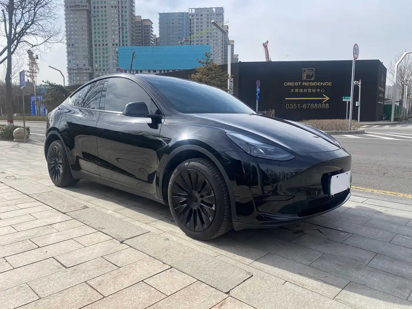 TESLA MODEL Y