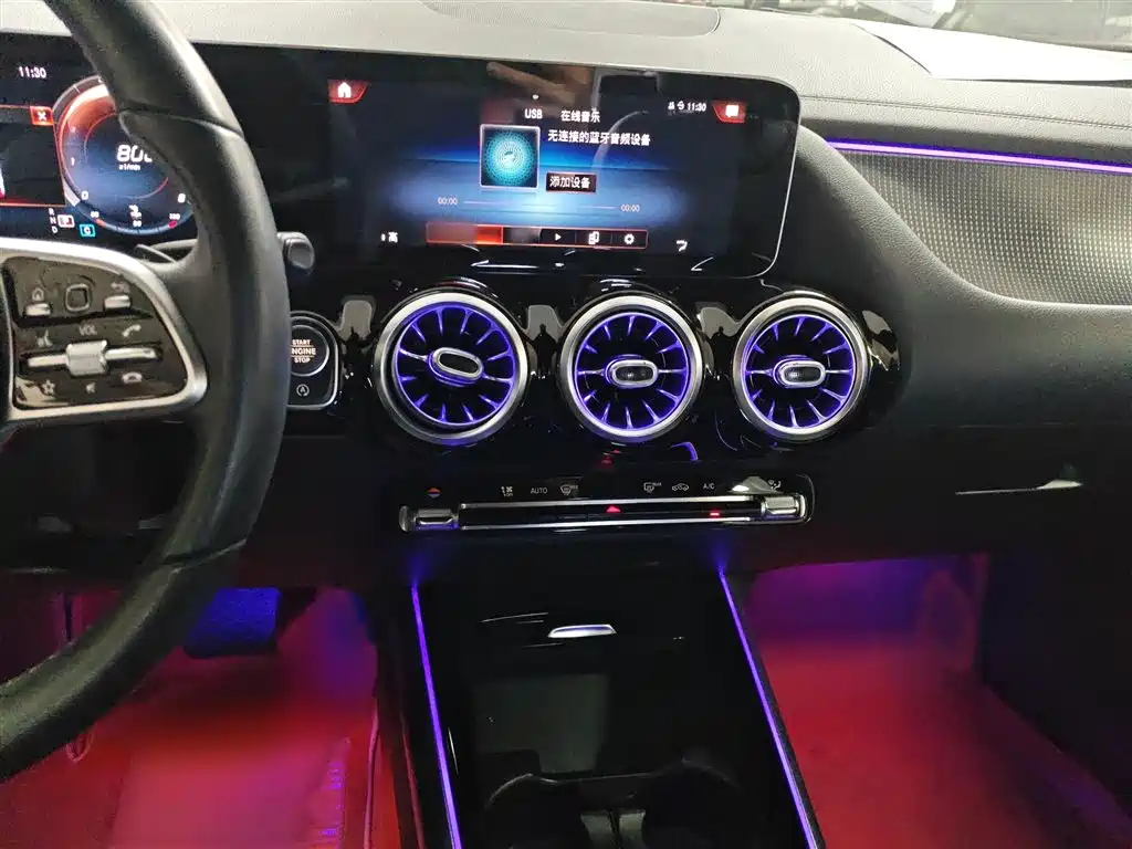 MERCEDES-BENZ GLA