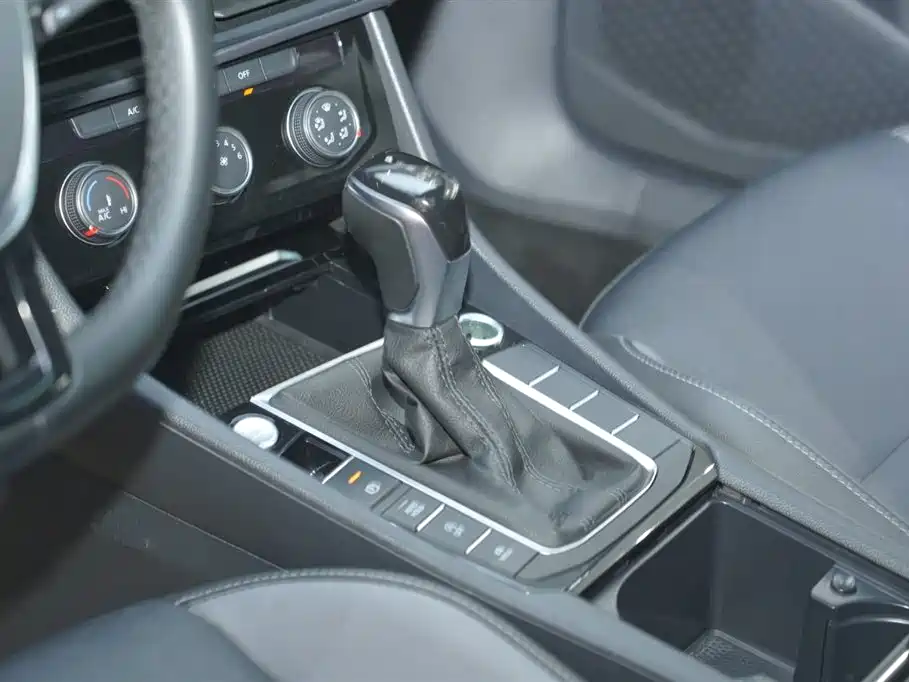 Volkswagen Sagitar 2021 200TSI DSG Comfort Smart Edition фото 11