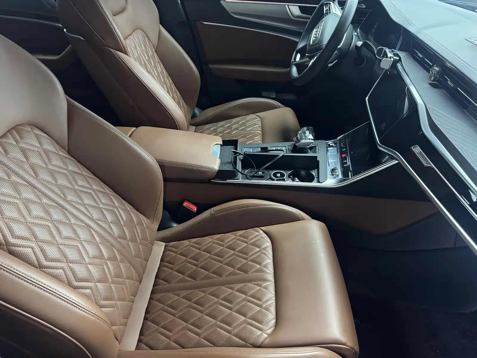 Photo 8 - Audi A6L