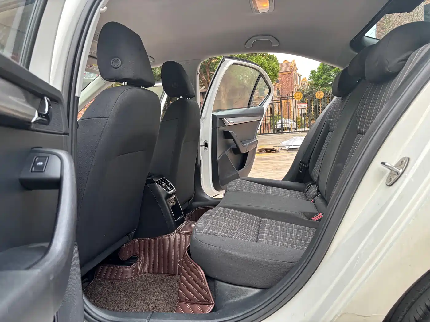Škoda Octavia 2018 1.6L Automatic Comfort фото 6