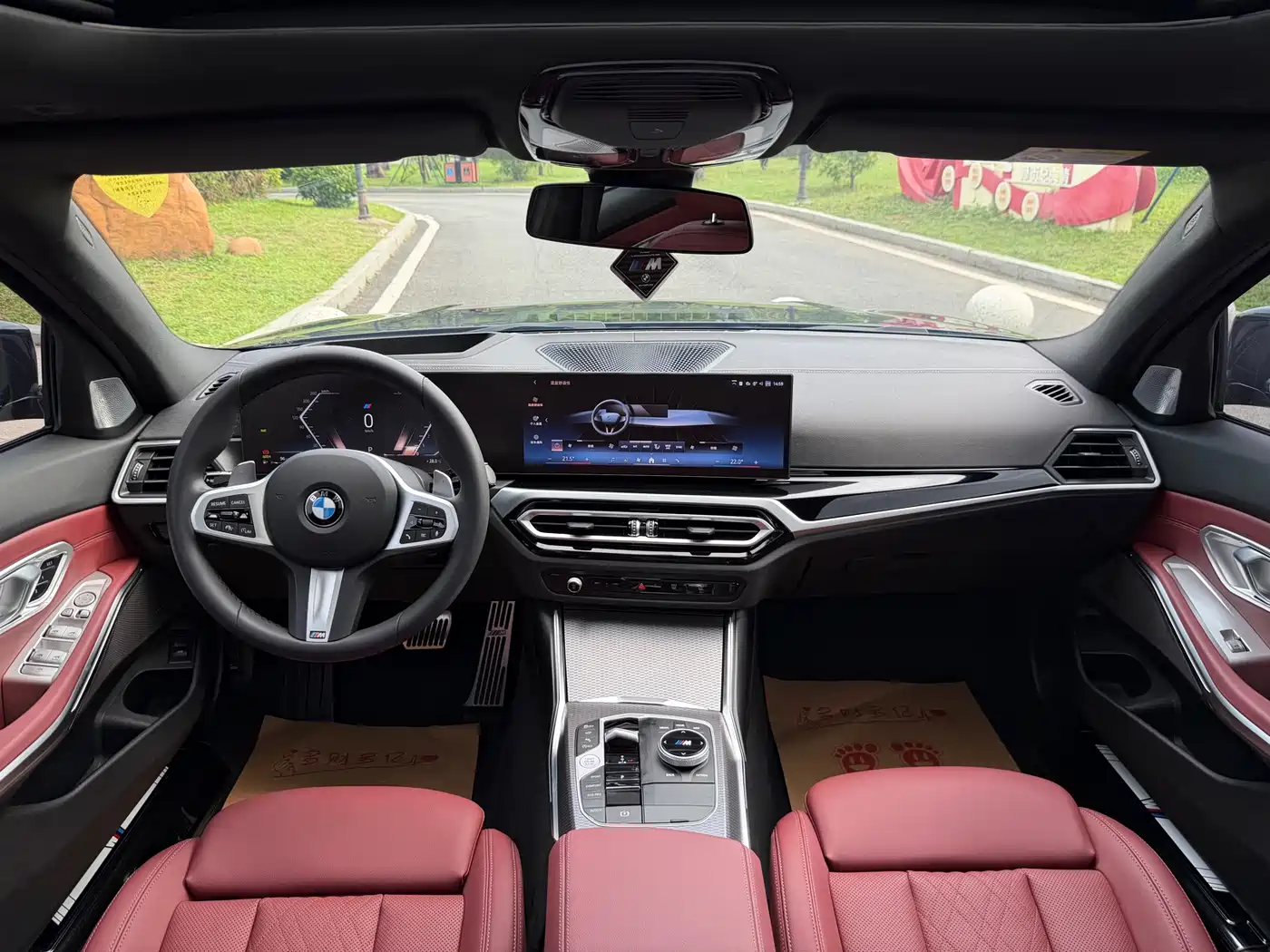 BMW 3 Series 2024 330Li M Sport Shadowline Package фото 21
