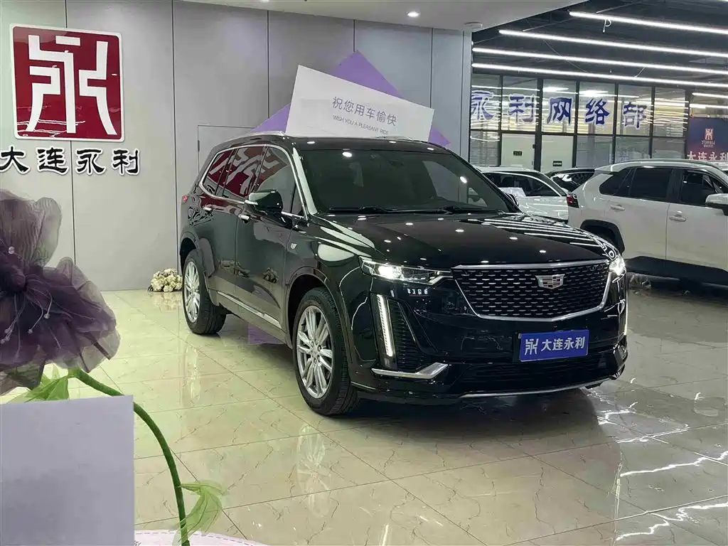 CADILLAC XT6