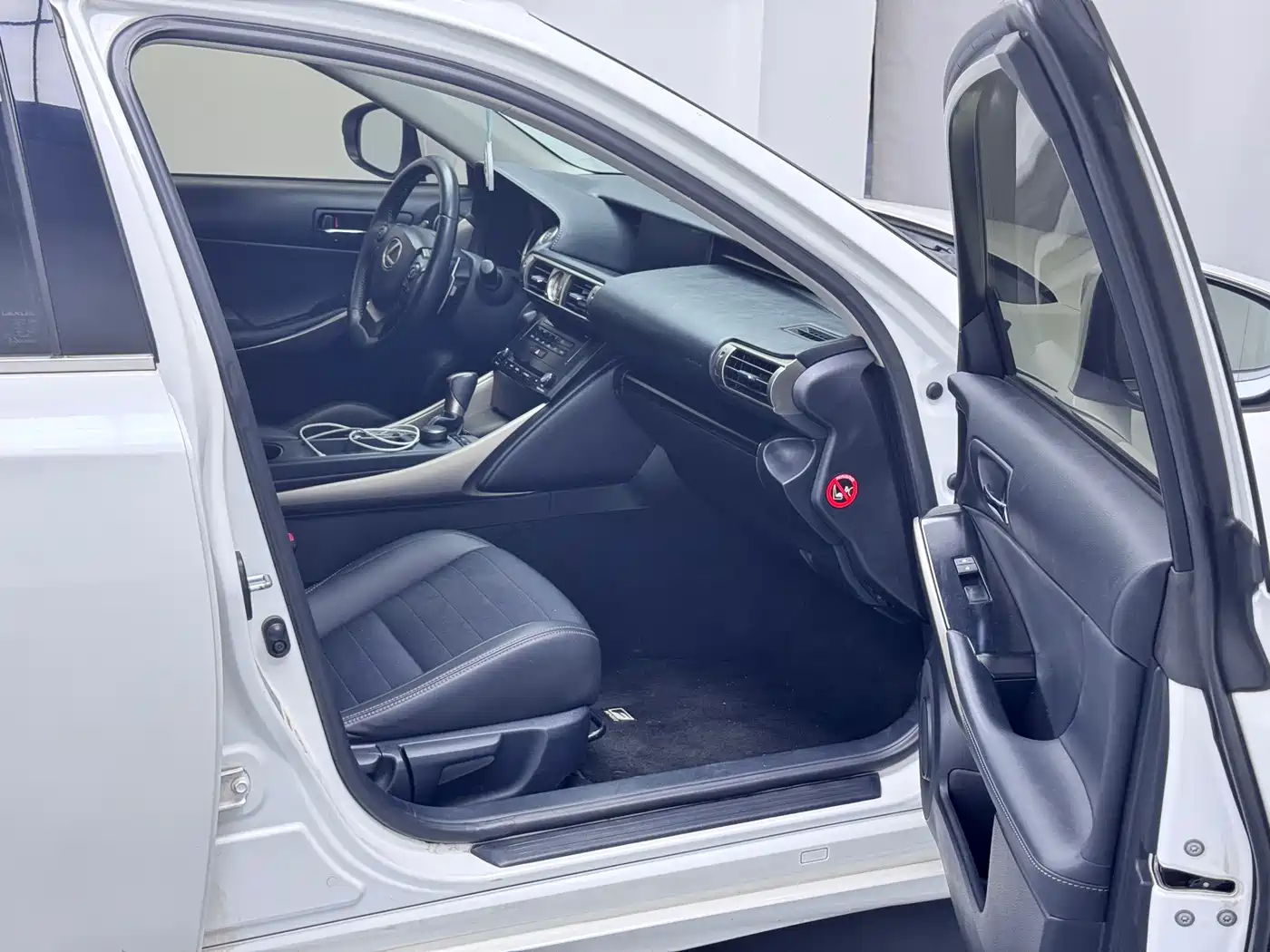 Фото 6 - Lexus IS