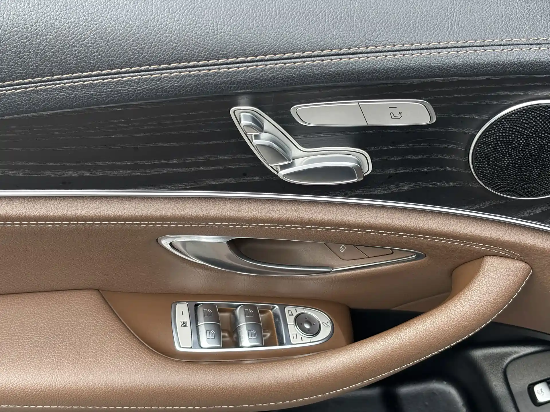 Фото 17 - Mercedes-Benz E-Class