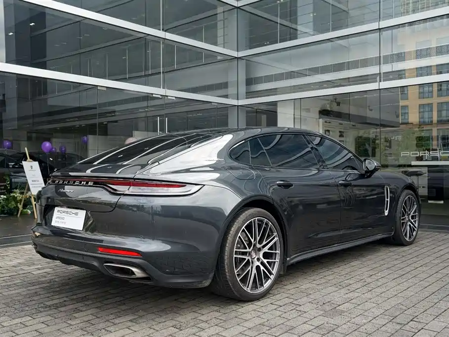PORSCHE PANAMERA