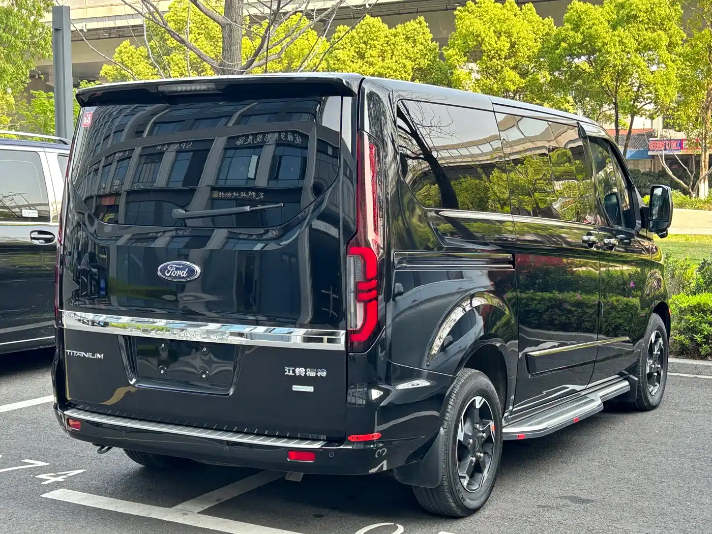 Ford Tourneo 2023 2.0T Automatic Premium Edition фото 6