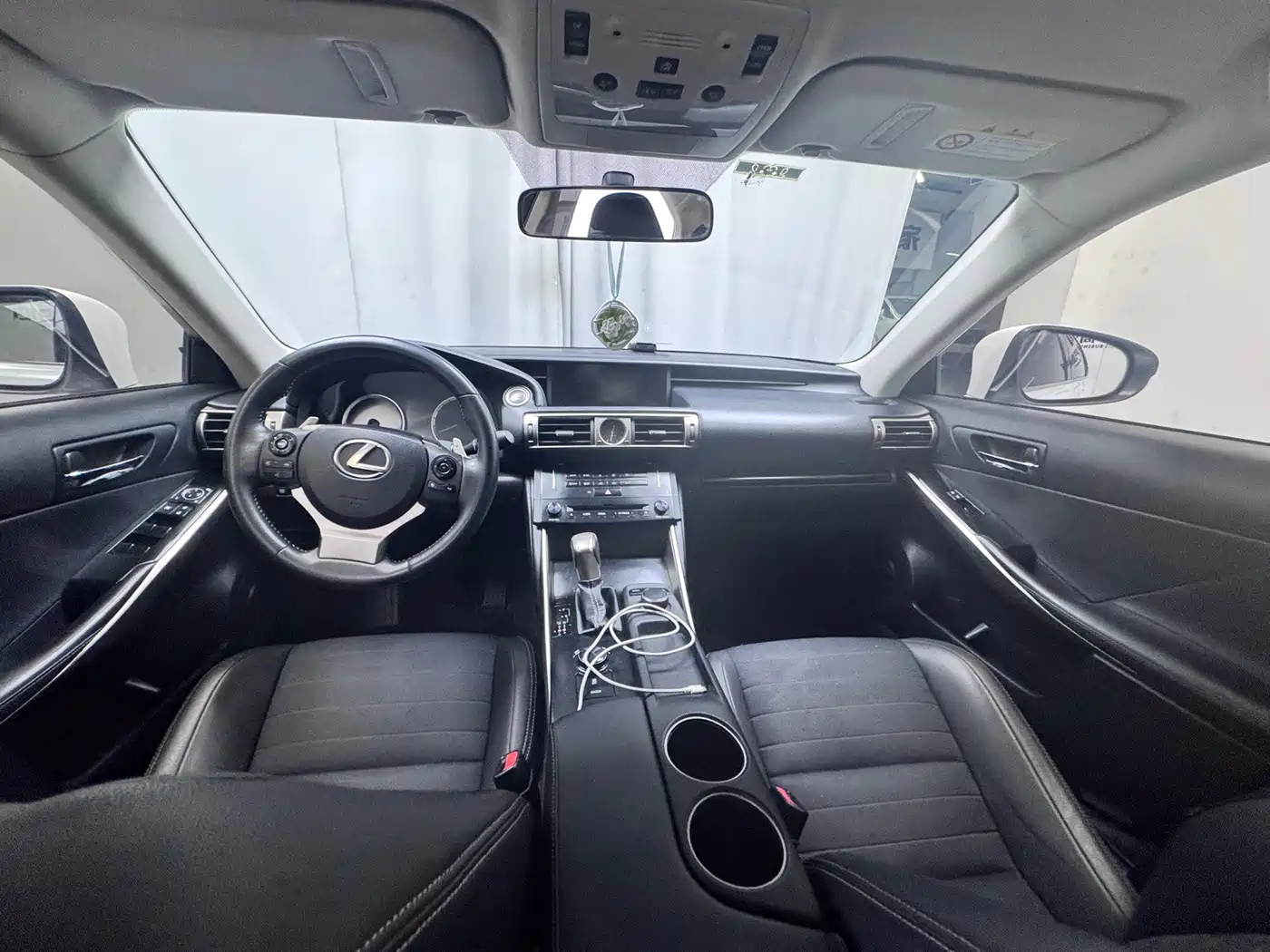 Фото 7 - Lexus IS