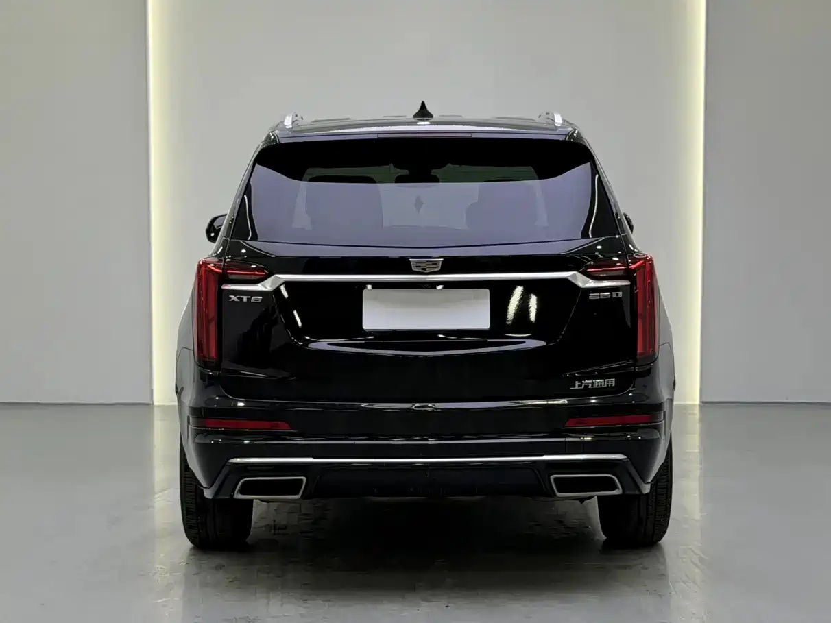 CADILLAC XT6