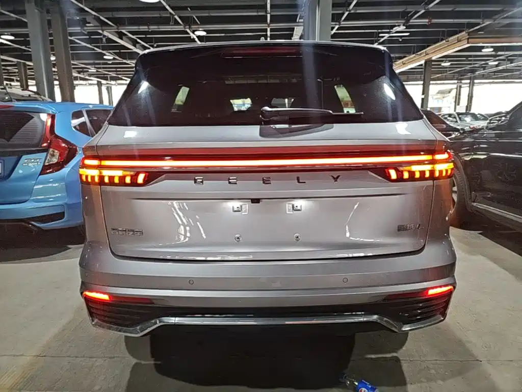 Фото 6 - Geely Monjaro