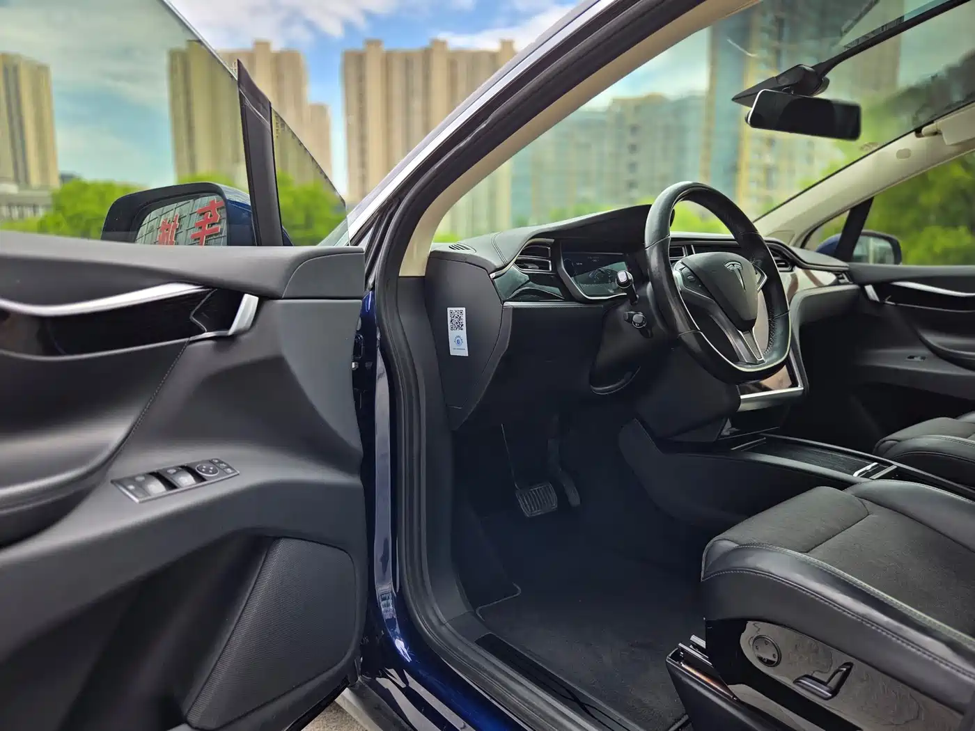 TESLA MODEL X