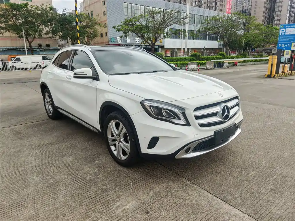 Mercedes-Benz GLA 2016 GLA 200 Dynamic фото 2