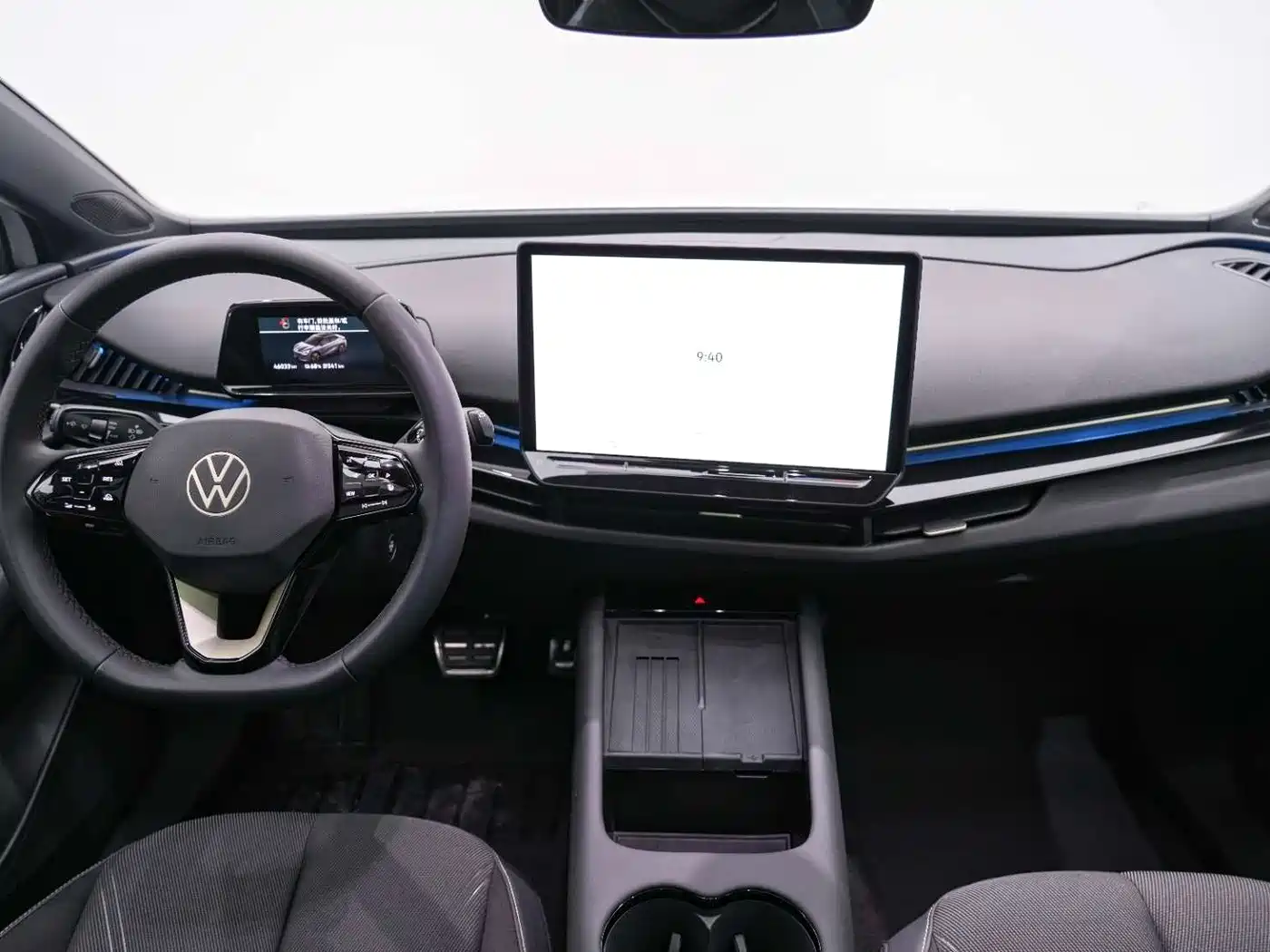 VOLKSWAGEN WITH THE CROWD 06