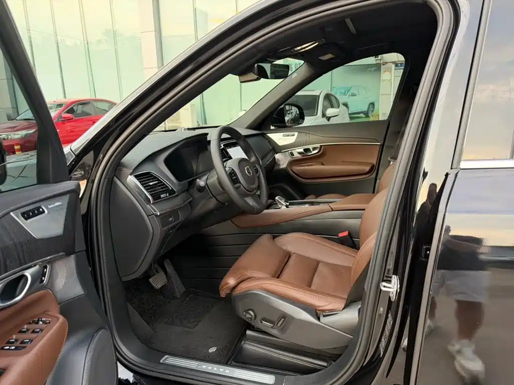 Photo 4 - Volvo XC90