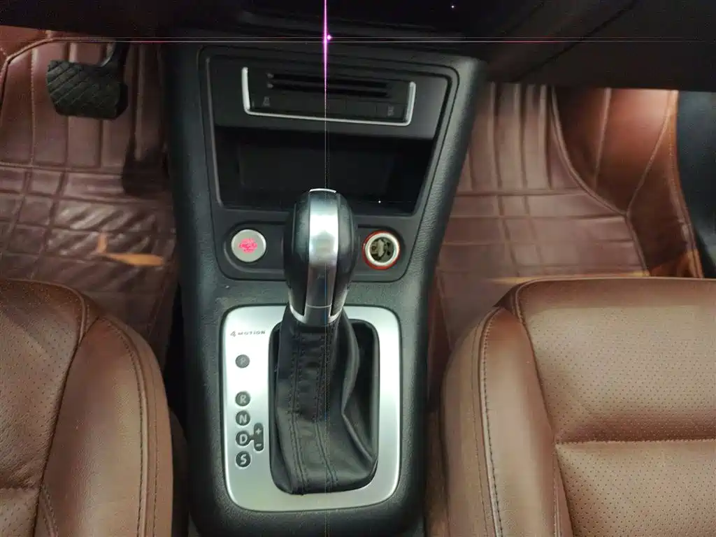 Volkswagen Tiguan 2015 2.0TSI Automatic 4WD Luxury фото 14