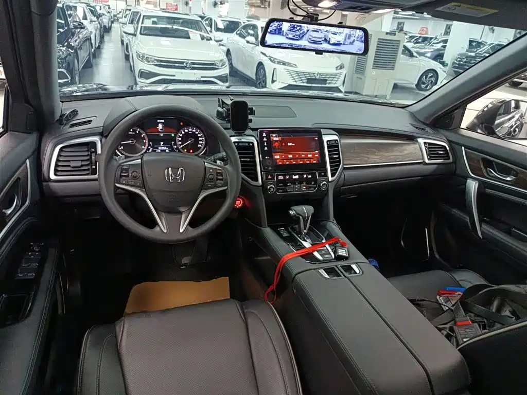 Фото 10 - Honda UR-V