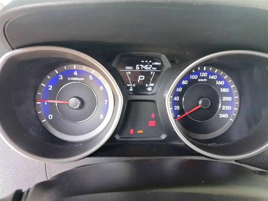 Hyundai Langdong 2012 1.6L Automatic Fashion фото 8