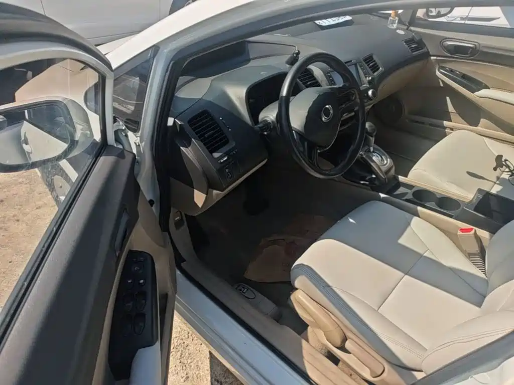 CIIMO CIIMO 2016 2015 1.8L Automatic Comfort Edition