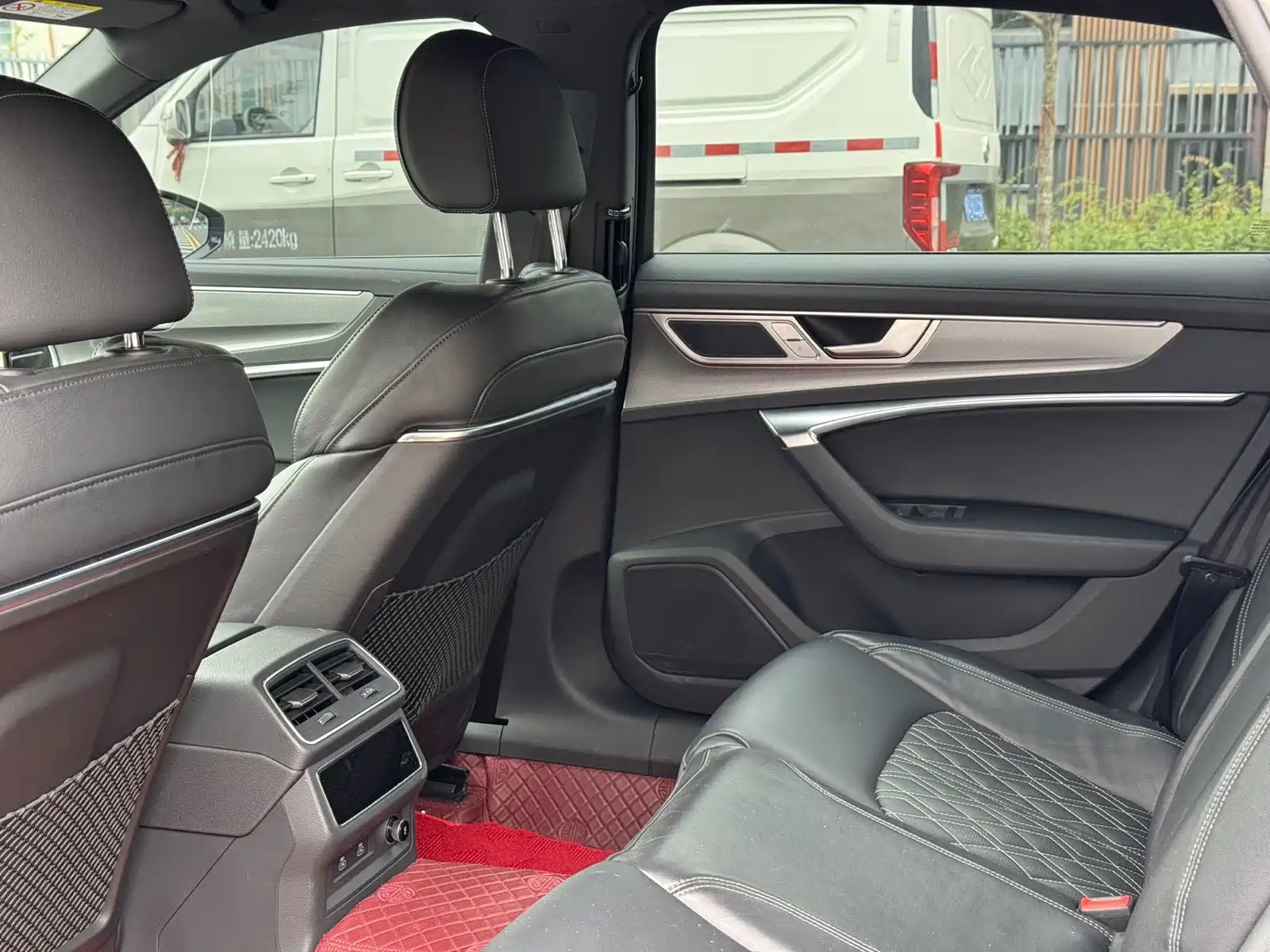 Фото 5 - Audi A6L
