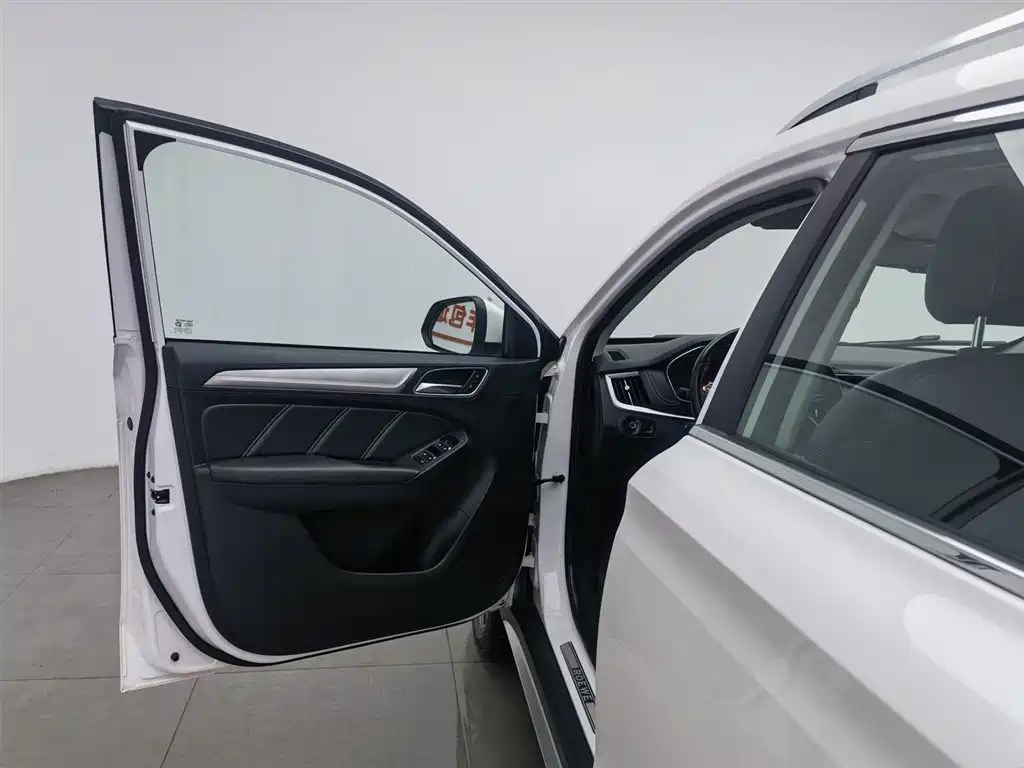 ROEWE RX5 NEW ENERGY