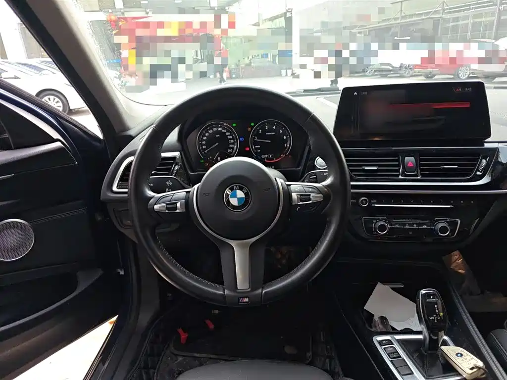 BMW 1 Series 2023 125i M Sport Shadow Edition фото 7